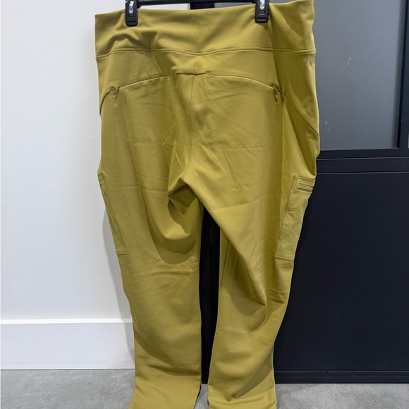 Athleta Headlands Hybrid Cargo Tight Green Cargo Pants Size 22 - Picture 5 of 14